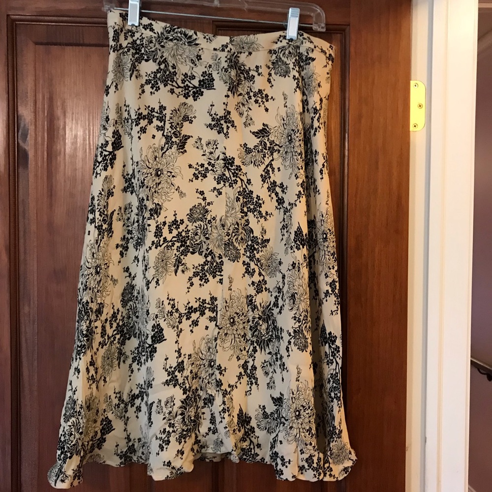 2 Day Sale 💜 Silk Skirt